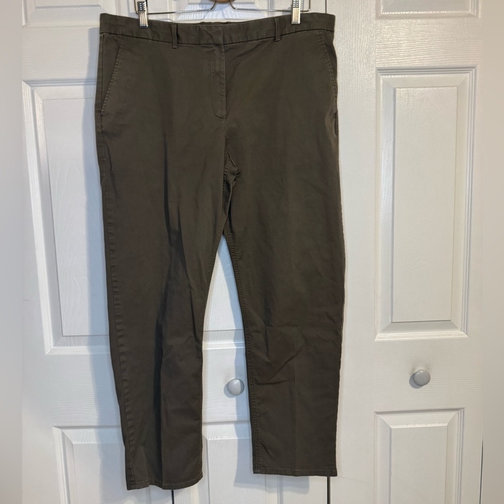 GAP Women’s khaki Chinos